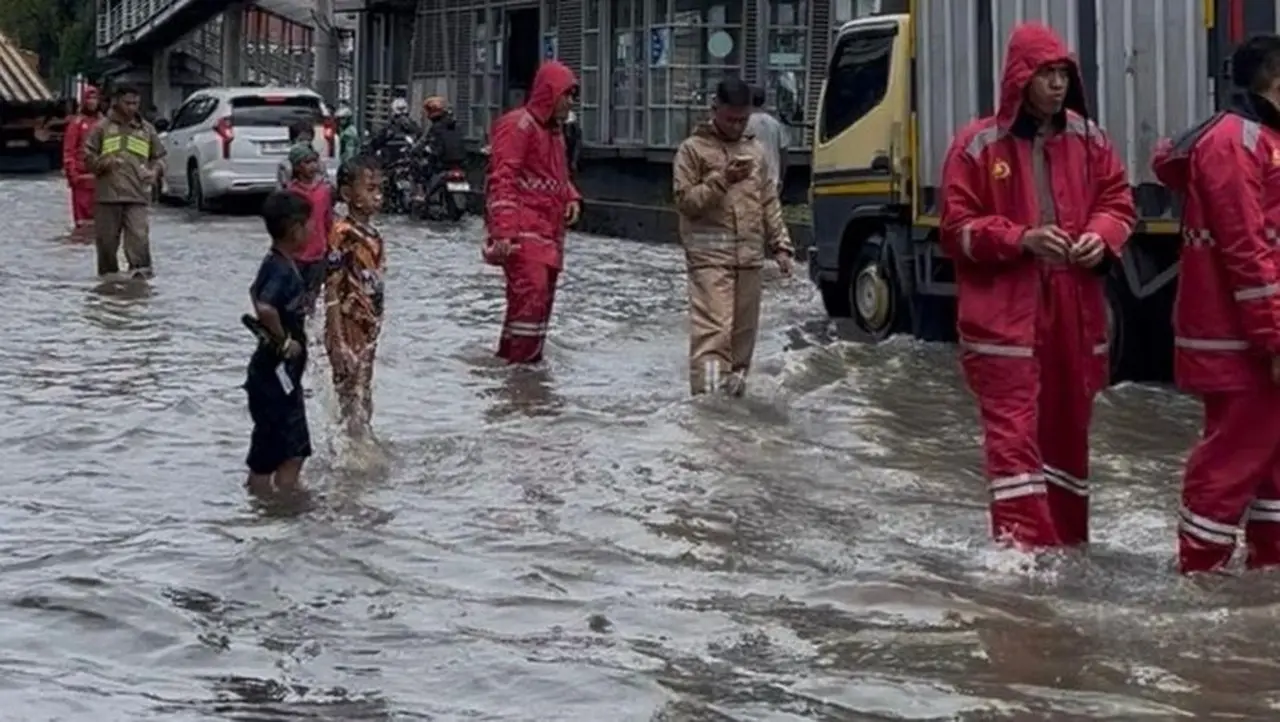 Banjir Landa Jakarta: 125 RT Terendam, Ketinggian Air Capai 1,2 Meter