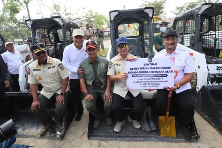 Tito Karnavian Salurkan Bantuan Terpadu Percepat Pemulihan Aceh Tamiang Pascabencana Tito Karnavian Salurkan Bantuan Terpadu Percepat Pemulihan Aceh Tamiang Pascabencana