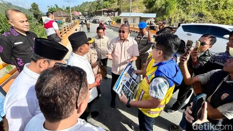 Andre Rosiade Desak Pemkab Solok Tuntaskan Pembebasan Lahan Proyek Jalan Aia Dingin Andre Rosiade Desak Pemkab Solok Tuntaskan Pembebasan Lahan Proyek Jalan Aia Dingin