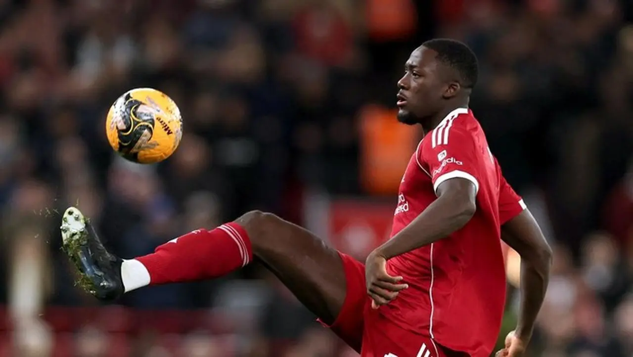 Duka Ibrahima Konate: Ayahanda Meninggal Dunia, Arne Slot Beri Dukungan Penuh Duka Ibrahima Konate: Ayahanda Meninggal Dunia, Arne Slot Beri Dukungan Penuh