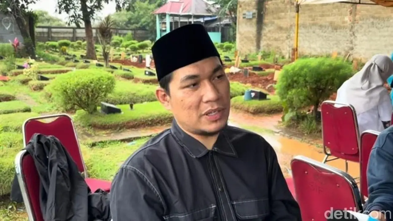 Anak Keempat Rizal Armada Meninggal dalam Kandungan, Dimakamkan di TPU Jombang Anak Keempat Rizal Armada Meninggal dalam Kandungan, Dimakamkan di TPU Jombang