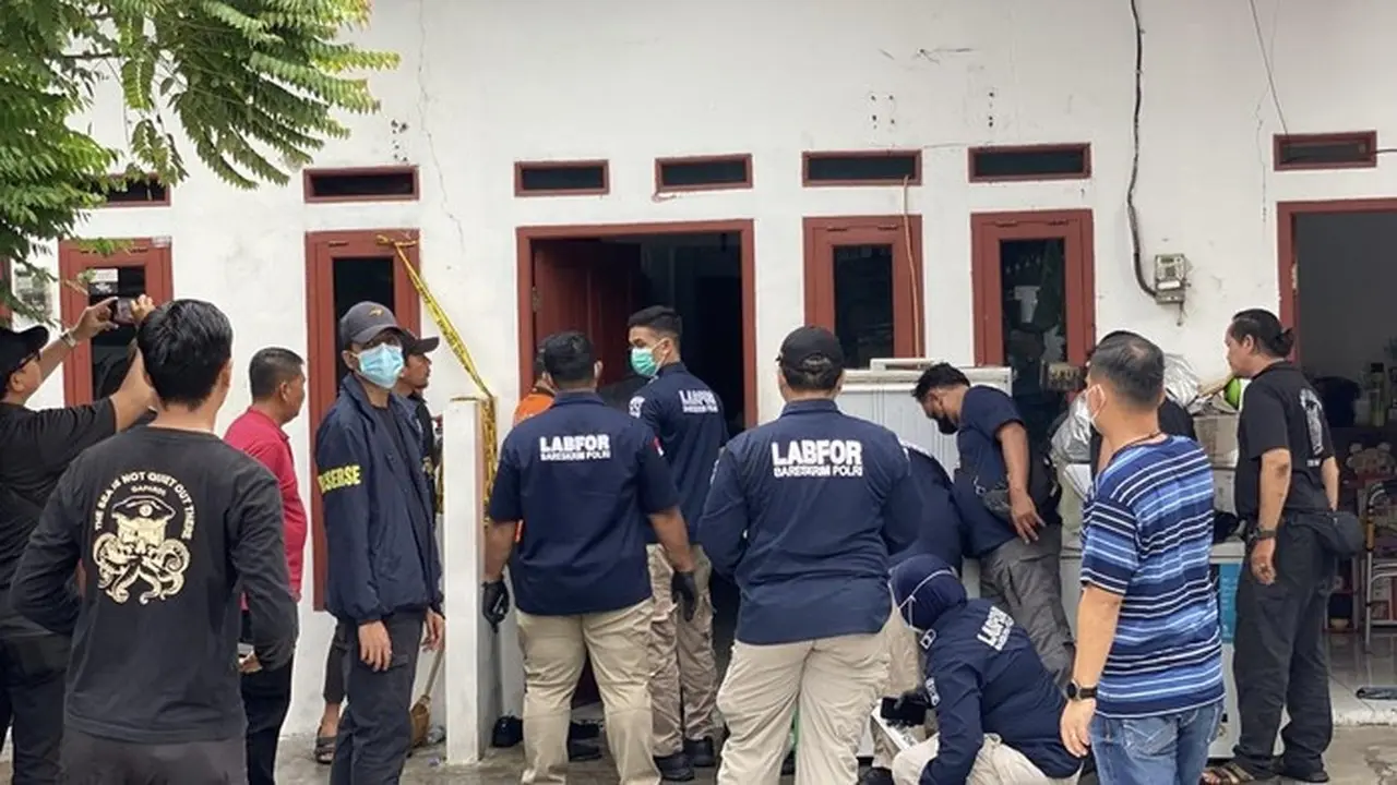 Saksi Ungkap Detik-detik Penemuan Jasad Sekeluarga Tewas di Tanjung Priok, Autopsi Dilakukan Saksi Ungkap Detik-detik Penemuan Jasad Sekeluarga Tewas di Tanjung Priok, Autopsi Dilakukan