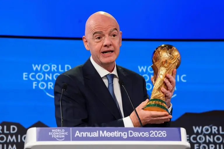 Gianni Infantino: Pegang Trofi Piala Dunia Lewat Jabatan Presiden FIFA, Bukan Pemain