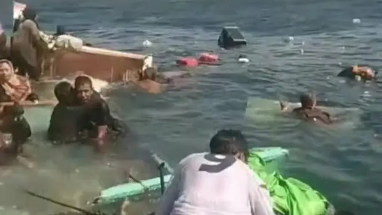 Longboat Tenggelam di Halmahera Selatan, 1 Balita Tewas dan 1 Hilang Longboat Tenggelam di Halmahera Selatan, 1 Balita Tewas dan 1 Hilang