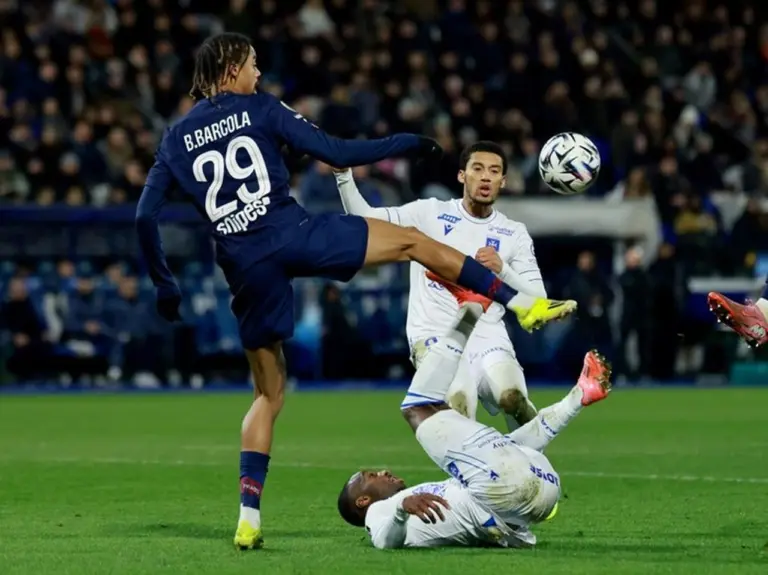 Paris Saint-Germain Taklukkan Auxerre 1-0, Merangkak ke Puncak Klasemen Ligue 1