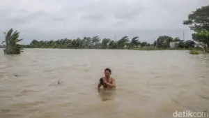 Banjir Sukawangi Bekasi Meluas, Ribuan Keluarga Terpaksa Mengungsi Akibat Luapan Kali CBL