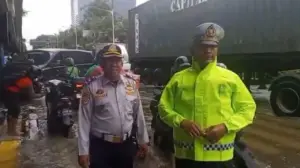 Genangan Air 30 Cm Masih Rendam Puri Kembangan Jakarta Barat, Pengendara Diimbau Waspada