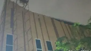 Atap GOR Serdang Kemayoran Ambruk Diterjang Angin Kencang, 11 Motor Tertimpa