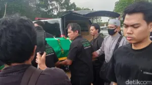 Ayah Lula Lahfah Minta Maaf dan Selesaikan Utang Piutang di Pemakaman Sang Putri