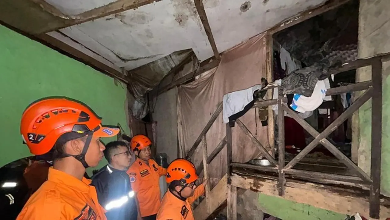 Longsor Megamendung Bogor Akibat Hujan Deras, Satu Warga Terluka dan Rumah Rusak Longsor Megamendung Bogor Akibat Hujan Deras, Satu Warga Terluka dan Rumah Rusak