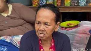 Banjir Pejaten Timur: Lansia Ani Mengungsi, Air Kali Ciliwung Capai 210 cm