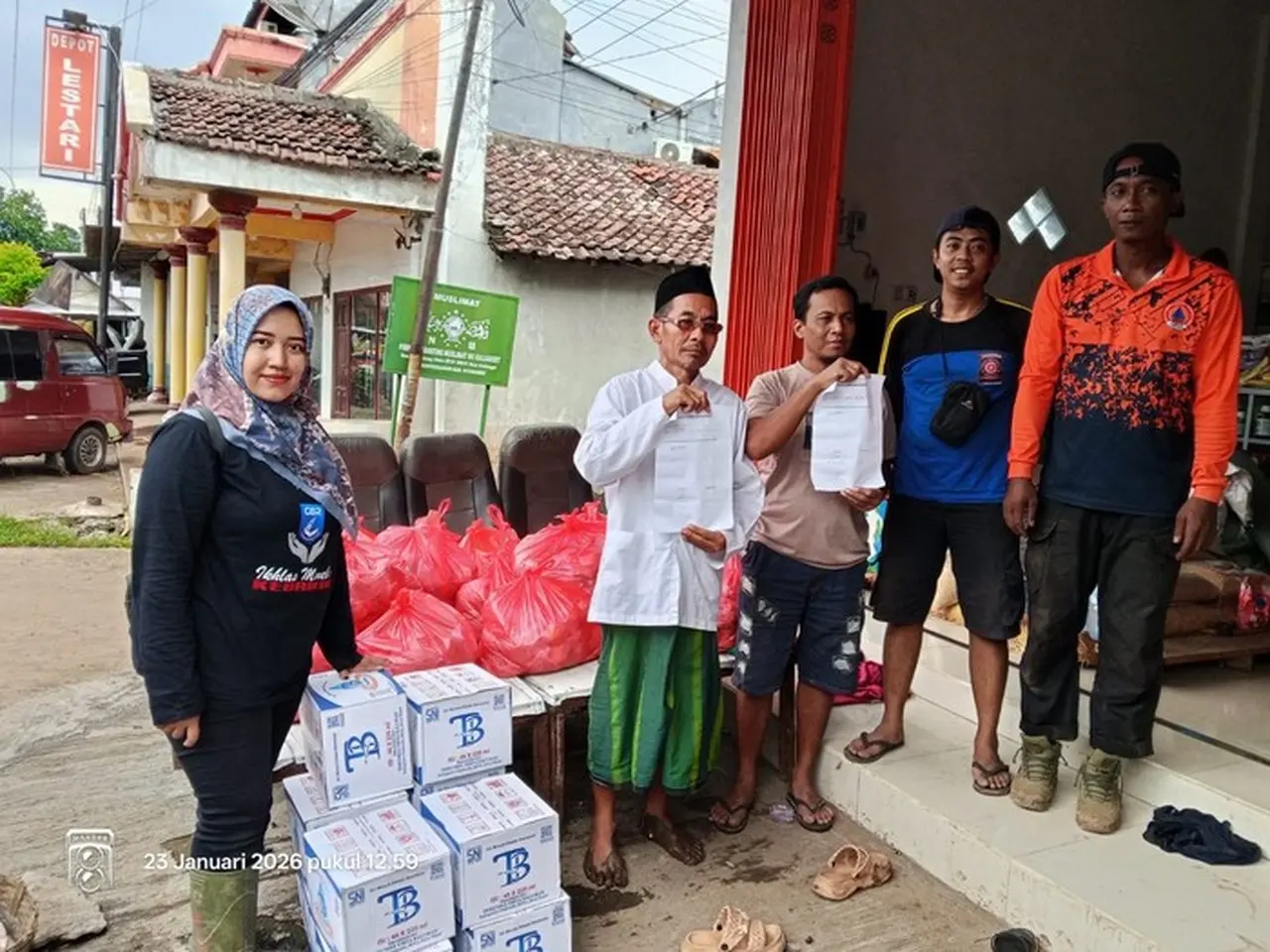 Kemensos Kirim Ribuan Paket Bantuan untuk Korban Banjir Bandang Situbondo Kemensos Kirim Ribuan Paket Bantuan untuk Korban Banjir Bandang Situbondo