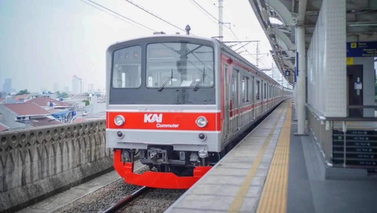 Kanopi Tersangkut di Kabel LAA, Perjalanan KRL Solo-Jogja Sempat Terganggu Kanopi Tersangkut di Kabel LAA, Perjalanan KRL Solo-Jogja Sempat Terganggu