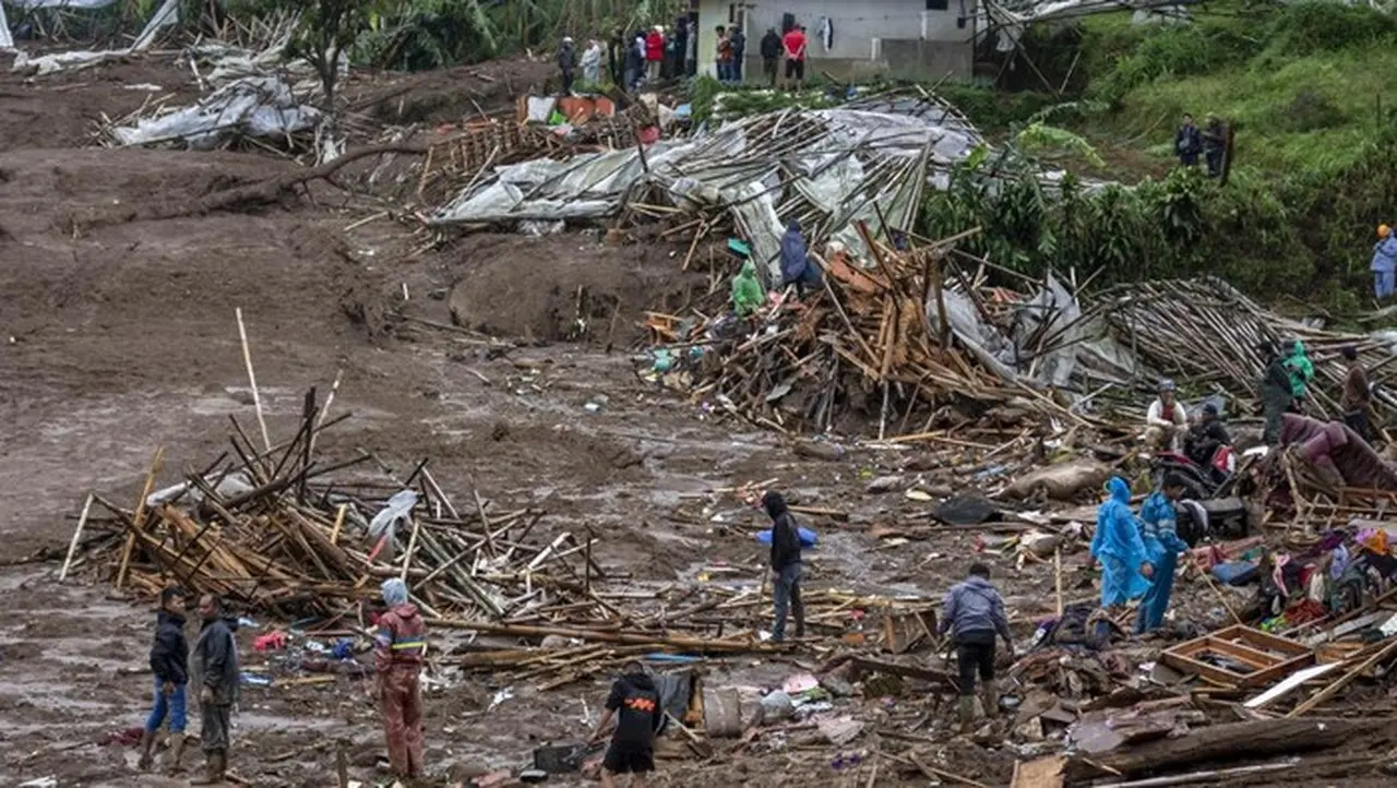 TNI Selidiki Kabar 23 Prajurit Hilang Akibat Longsor Dahsyat di Cisarua Bandung Barat