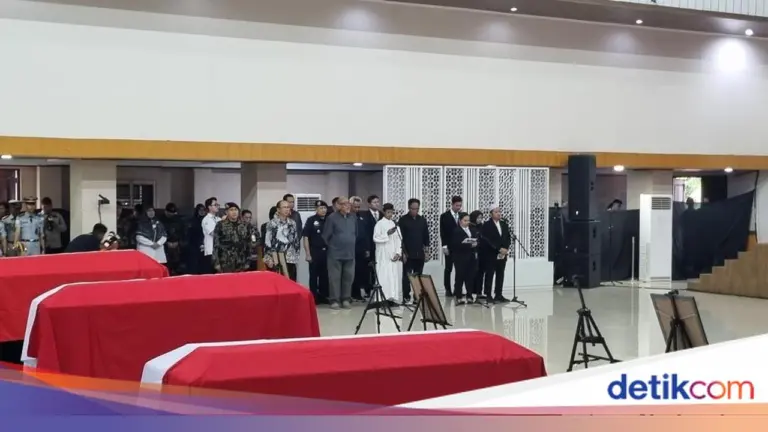 Puisi Pilu Anak Korban Pesawat ATR 42-500: “Aku Akan Menjaga Mama”