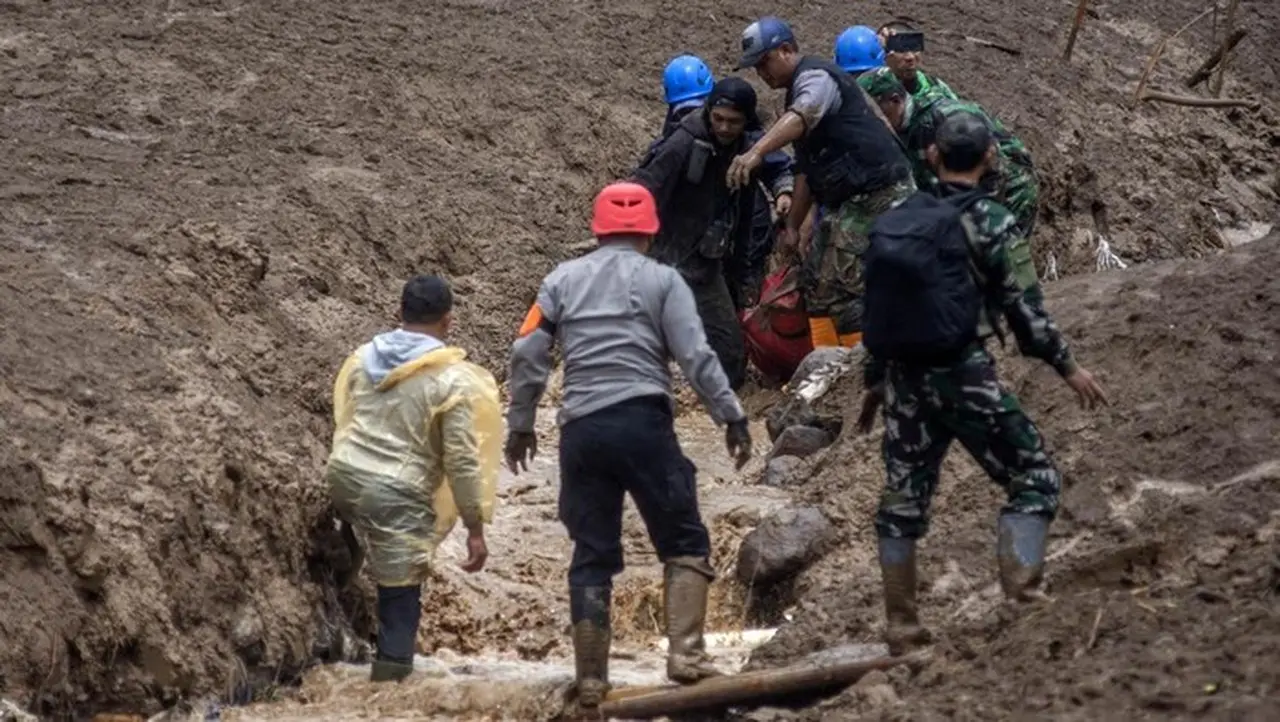 Longsor Cisarua: BNPB Ungkap Kendala Tanah Labil, 79 Warga Masih Hilang Longsor Cisarua: BNPB Ungkap Kendala Tanah Labil, 79 Warga Masih Hilang