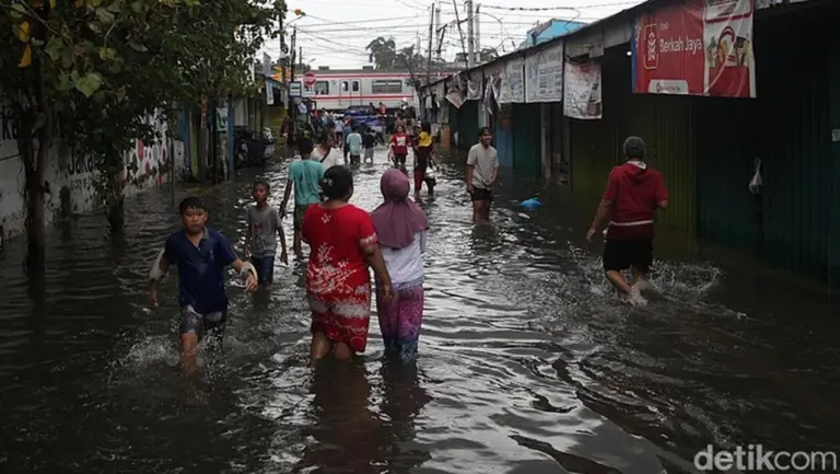 Atasi Banjir Jakarta, Pemprov DKI Lakukan Modifikasi Cuaca hingga Normalisasi Sungai