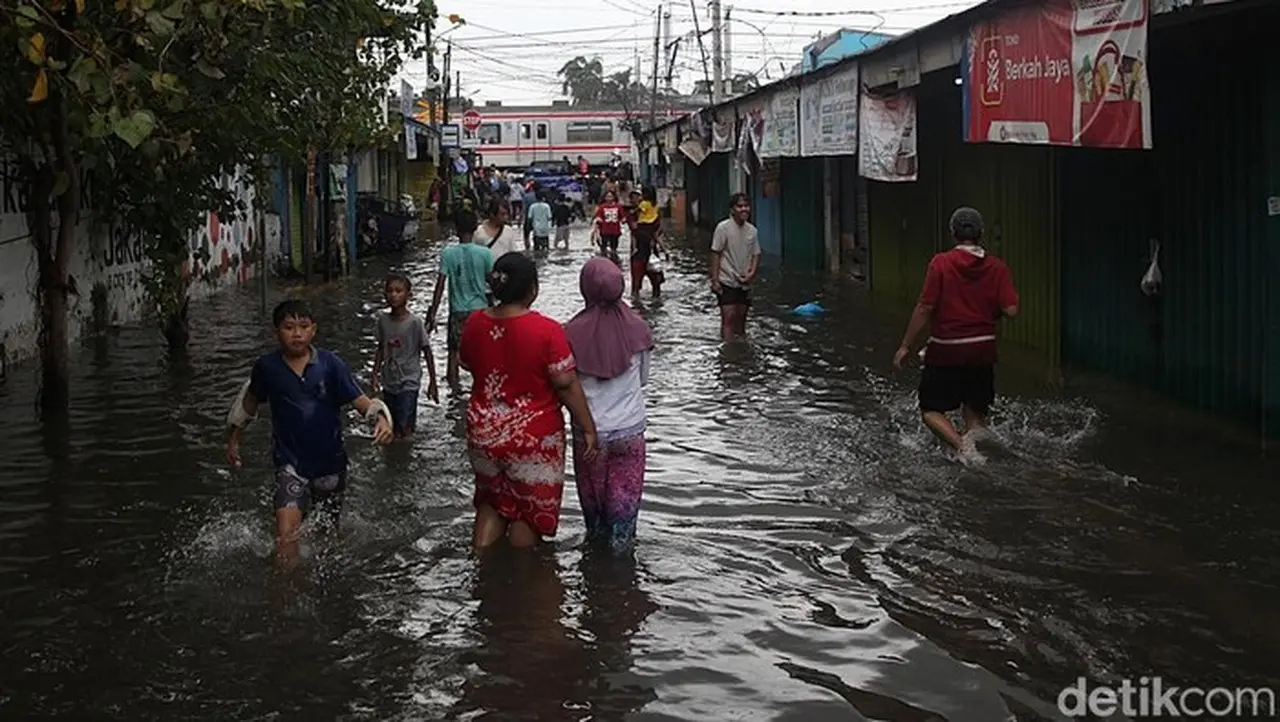 Atasi Banjir Jakarta, Pemprov DKI Lakukan Modifikasi Cuaca hingga Normalisasi Sungai Atasi Banjir Jakarta, Pemprov DKI Lakukan Modifikasi Cuaca hingga Normalisasi Sungai