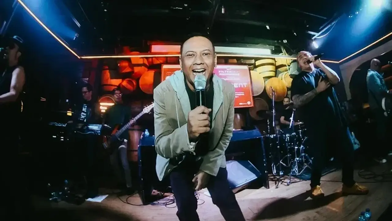 Vokalis Element Lucky Widja Meninggal Dunia, Dimakamkan Siang Ini di TPU Jeruk Purut Vokalis Element Lucky Widja Meninggal Dunia, Dimakamkan Siang Ini di TPU Jeruk Purut