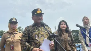 Gubernur DKI Jakarta Pantau Pengerukan Kali Sepak, Antisipasi Hujan Tinggi Besok