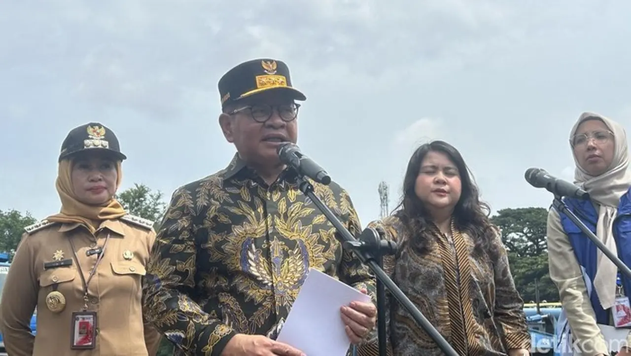 Gubernur DKI Jakarta Pantau Pengerukan Kali Sepak, Antisipasi Hujan Tinggi Besok