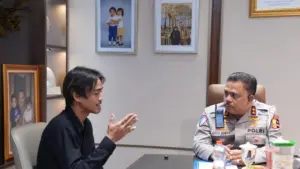 Sopir Truk Pemberani Raih Penghargaan Kakorlantas Polri atas Aksi Heroik di Tol Japek