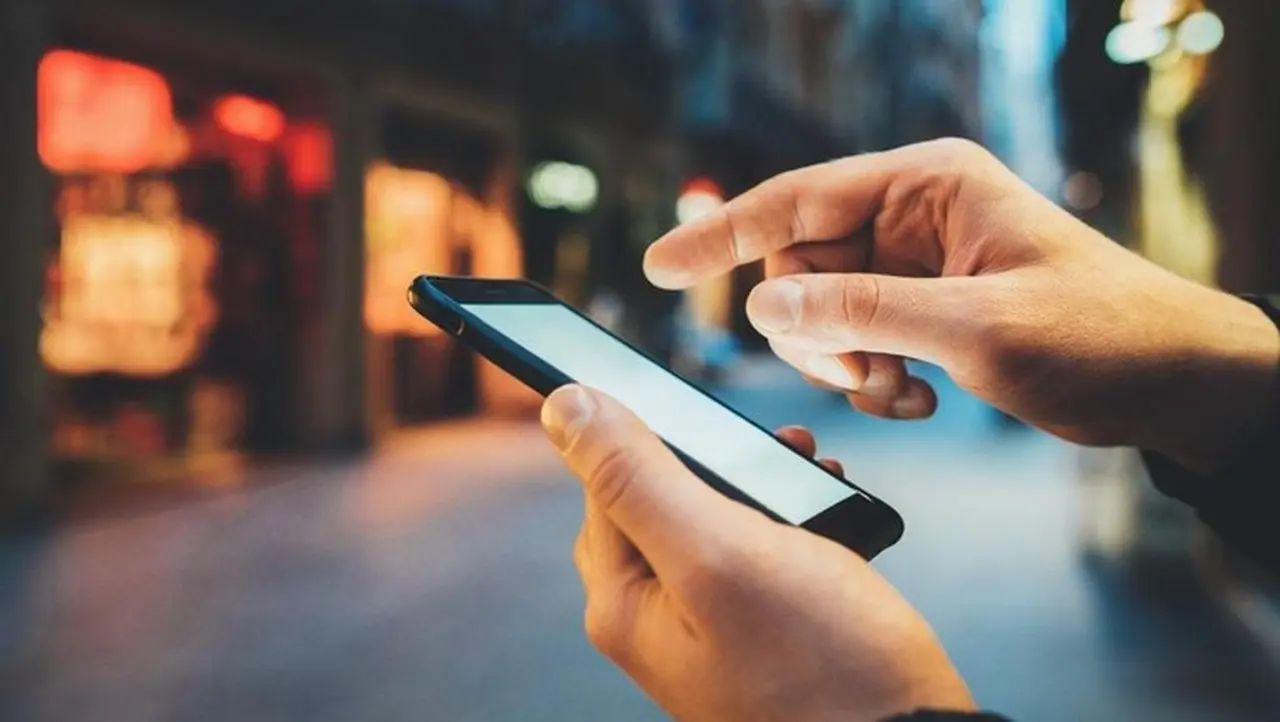 Paving Block Trotoar Cilincing Rusak, Diduga Akibat Pencurian Kabel Lampu Jalan