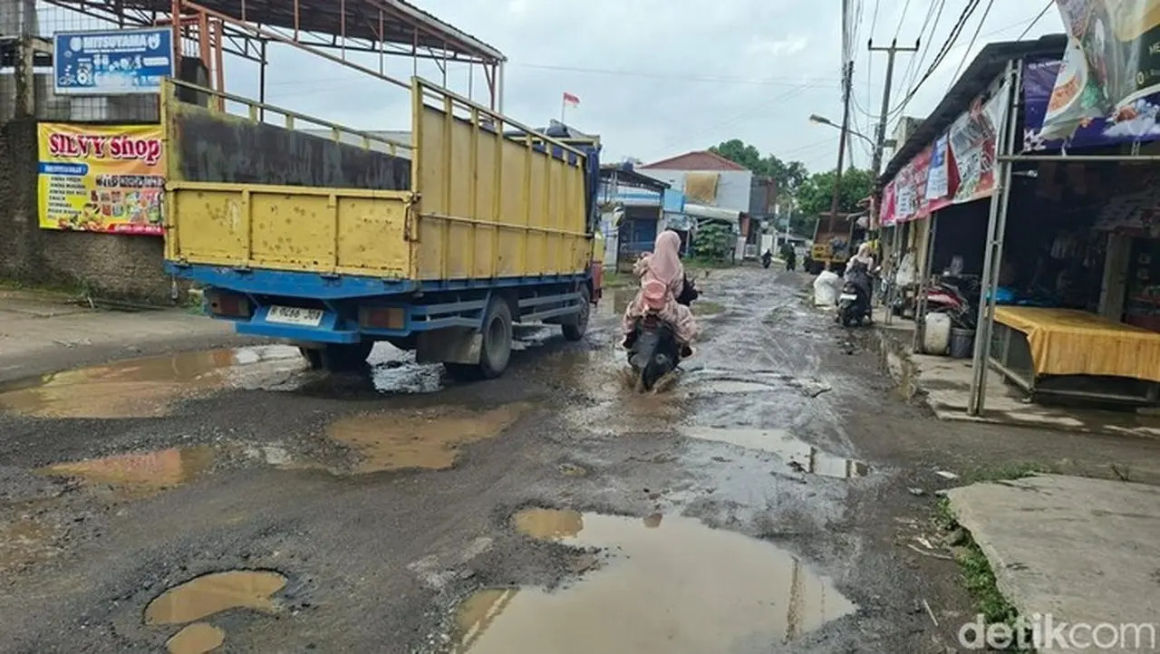 Keluhan Budi Doremi Berbuah Manis, Jalan Rusak di Serang Segera Dibeton Keluhan Budi Doremi Berbuah Manis, Jalan Rusak di Serang Segera Dibeton