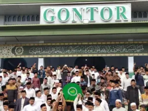 Ribuan Pelayat Iringi Pemakaman KH Amal Fathullah Zarkasyi, Pimpinan Ponpes Gontor