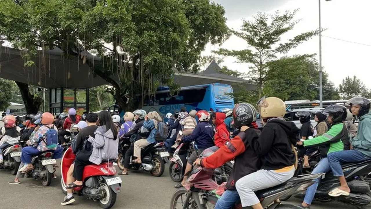 Libur Akhir Tahun, Taman Margasatwa Ragunan Dipadati Pengunjung, Lalin Mengular