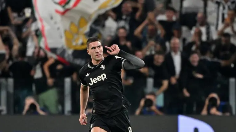 Barcelona Bidik Julian Alvarez dan Dusan Vlahovic sebagai Suksesor Lewandowski