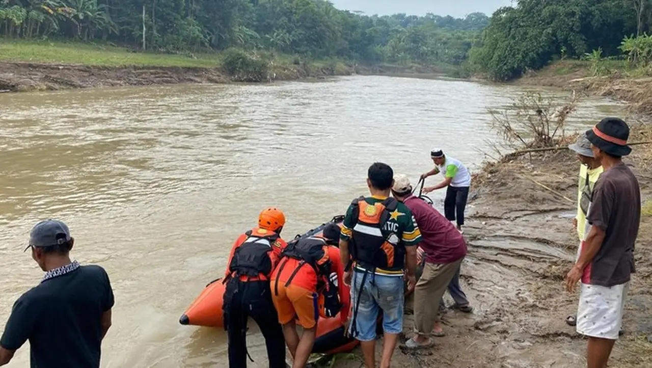 Lansia di Lebak Tenggelam Saat Coba Seberangi Sungai Ciujung dengan Batang Pisang Lansia di Lebak Tenggelam Saat Coba Seberangi Sungai Ciujung dengan Batang Pisang