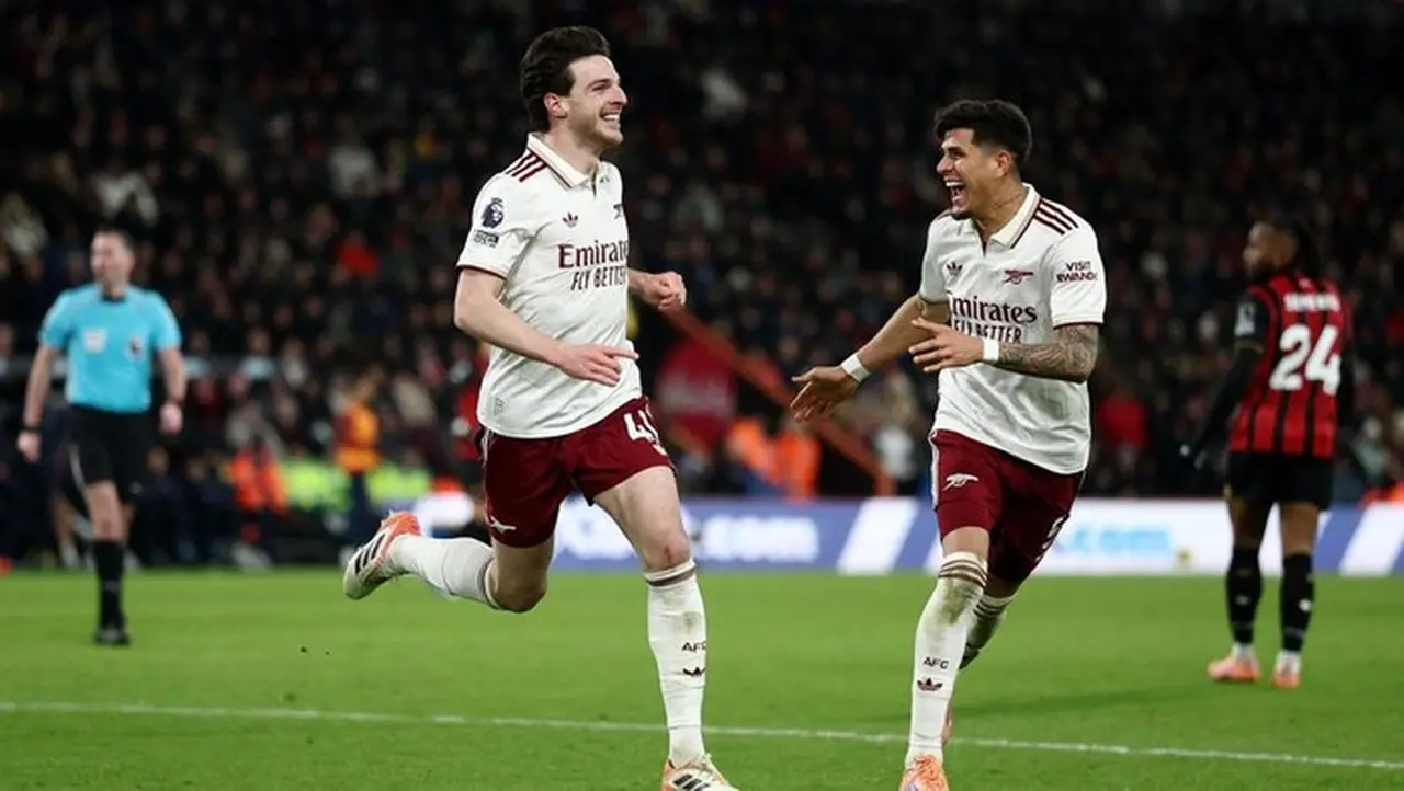 Declan Rice Cetak Brace, Arsenal Kian Kokoh di Puncak Klasemen Liga Inggris Declan Rice Cetak Brace, Arsenal Kian Kokoh di Puncak Klasemen Liga Inggris