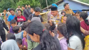 Kapolres Serang Tinjau Banjir Binuang, Berikan Bantuan dan Trauma Healing untuk Warga