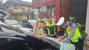 Mobil Berlampu Strobo dan Sirene ‘Shaun the Sheep’ Viral, Pengemudi Ditilang Polisi