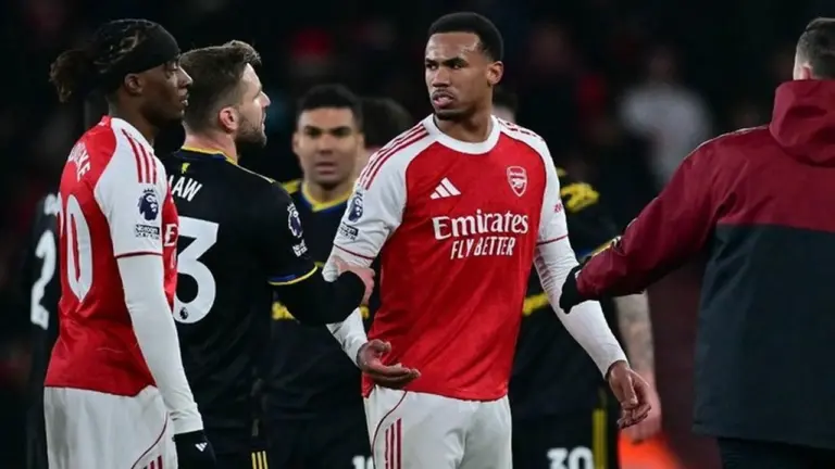 Gabriel Magalhaes Tolak Salaman dengan Harry Maguire, Dicap ‘Pecundang’ oleh Penggemar