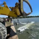 Bangkai Pesawat Smart Air yang Jatuh di Perairan Nabire Berhasil Dievakuasi ke Darat