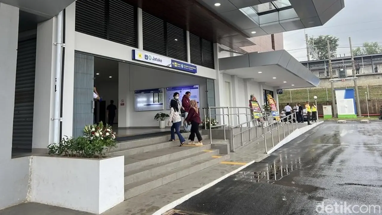 Stasiun KRL Jatake Beroperasi, Warga Merasa Seperti Hidup di Atas Awan