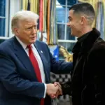 Donald Trump Pajang Foto Bersama Cristiano Ronaldo di Ruang Oval Gedung Putih