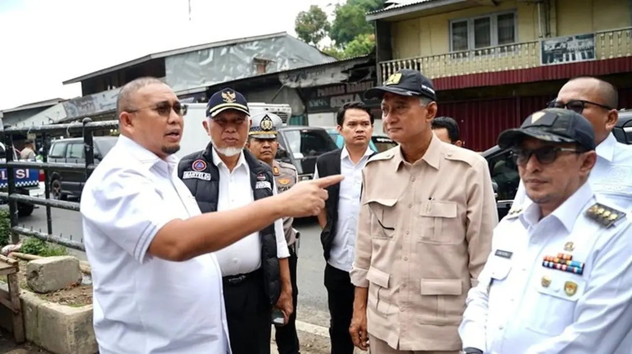 Andre Rosiade dan Menteri PU Tinjau Pasar Koto Baru, Cari Solusi Macet Menahun Andre Rosiade dan Menteri PU Tinjau Pasar Koto Baru, Cari Solusi Macet Menahun