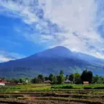 Cuaca Ekstrem dan Longsor Paksa Penutupan Jalur Pendakian Gunung Ciremai