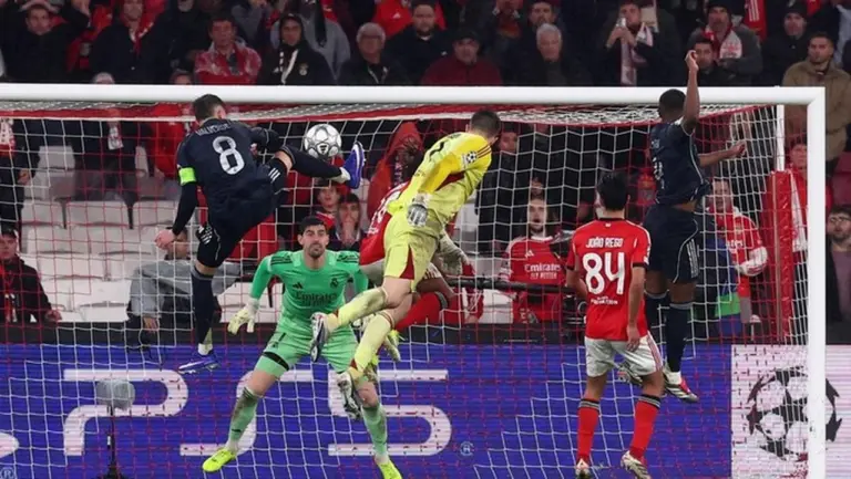 Gol Sundulan Kiper Anatoliy Trubin Bawa Benfica Lolos Dramatis ke Playoff Liga Champions Gol Sundulan Kiper Anatoliy Trubin Bawa Benfica Lolos Dramatis ke Playoff Liga Champions