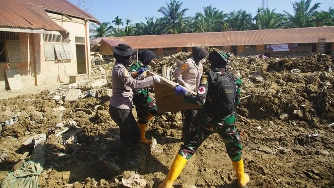 Taruna Akpol Turun Tangan Percepat Pemulihan Aceh Tamiang Pasca Banjir Bandang Taruna Akpol Turun Tangan Percepat Pemulihan Aceh Tamiang Pasca Banjir Bandang