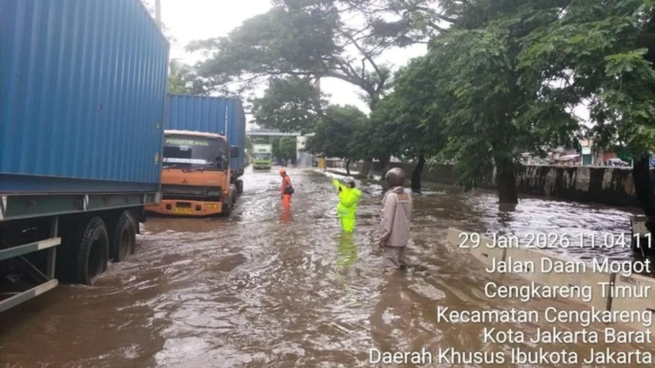 Jalan Daan Mogot Terendam Banjir 60 Cm, Kendaraan Roda Dua Terpaksa Putar Balik