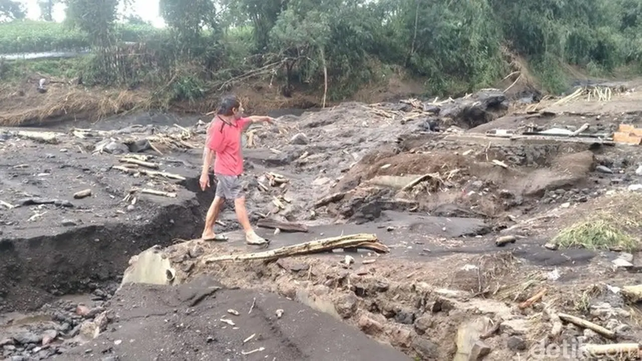 Ribuan Warga Lereng Gunung Slamet Masih Mengungsi Akibat Banjir Bandang