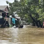 Banjir 80 Cm Kembali Landa Jalan Duta Kranji Bekasi Akibat Hujan Deras dan Luapan Kali