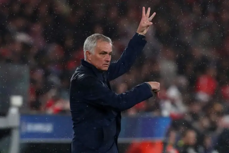 Drama Lisbon: Mourinho Akui Pertama Kali Setegang Ini Saat Benfica Lolos ke Playoff Liga Champions Drama Lisbon: Mourinho Akui Pertama Kali Setegang Ini Saat Benfica Lolos ke Playoff Liga Champions