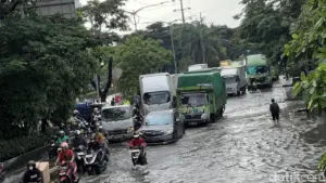 Banjir Daan Mogot Jakbar Lumpuhkan Arus Lalu Lintas Seharian, Ini Titik Rawan Macet