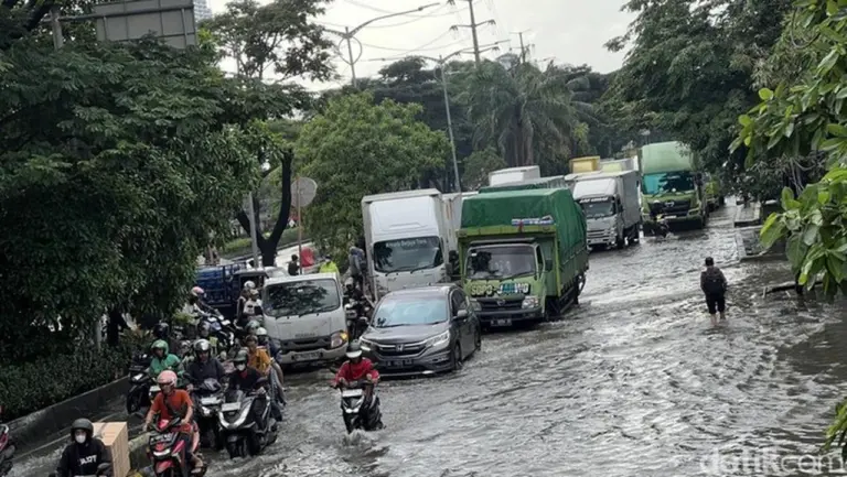 Banjir Daan Mogot Jakbar Lumpuhkan Arus Lalu Lintas Seharian, Ini Titik Rawan Macet