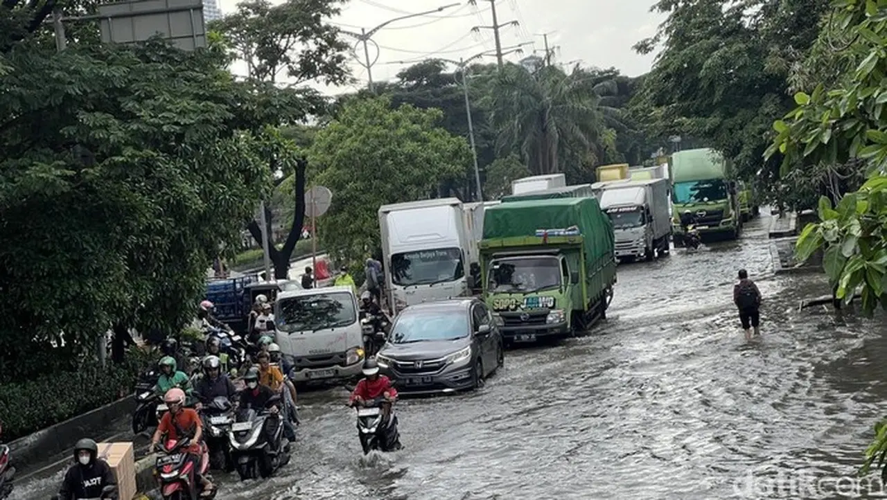 Banjir Daan Mogot Jakbar Lumpuhkan Arus Lalu Lintas Seharian, Ini Titik Rawan Macet